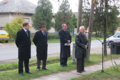20110128_1543596440_szoboravatas6