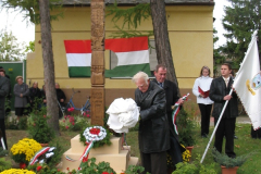 20110128_2068315082_szoboravatas10